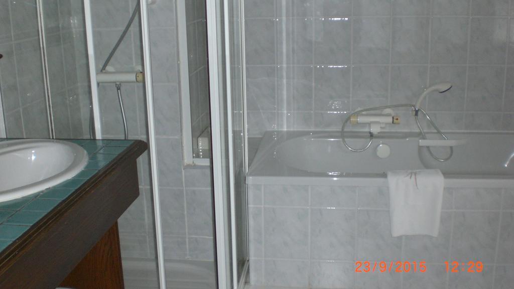 Auberge De L'Atre Quarré-les-Tombes Kamer foto